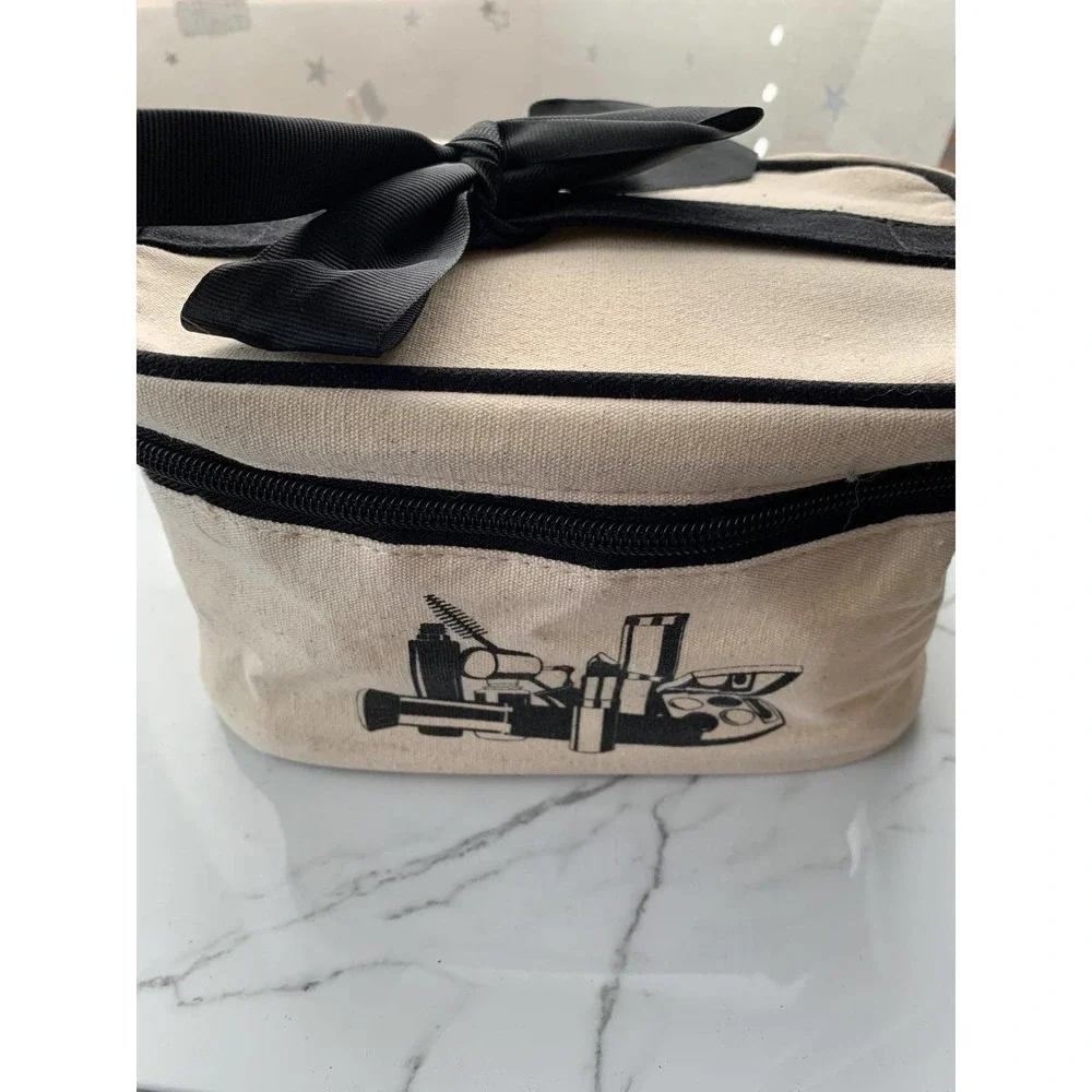 Hallmark Collectibles Makeup Bag‎